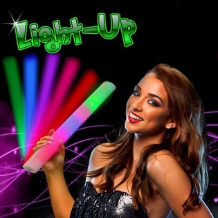 B&acirc;tons Lumineux en Mousse LED - Multicolore en Pr&eacute;sentoir (24 pcs)